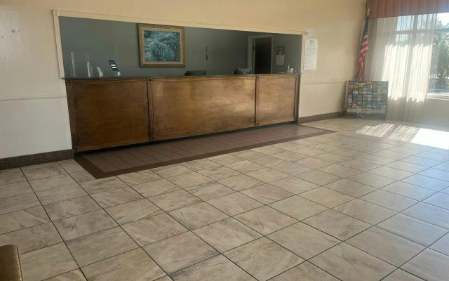 photo 2 of Econo Lodge