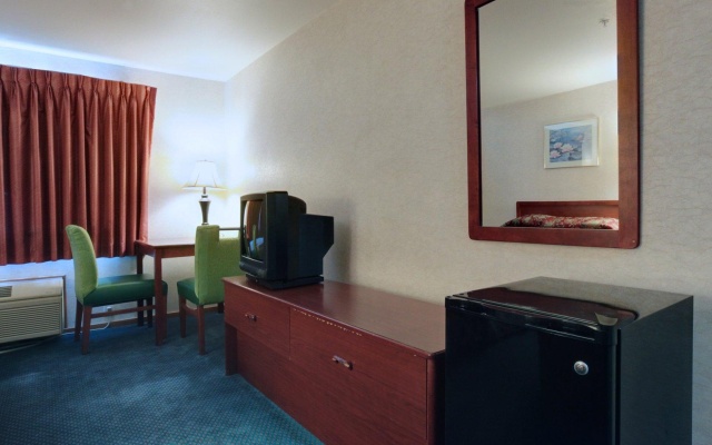 photo 3 of Americas Best Value Inn Edmonds Seattle N
