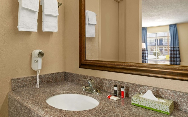 photo 4 of Americas Best Value Inn - Gulfport