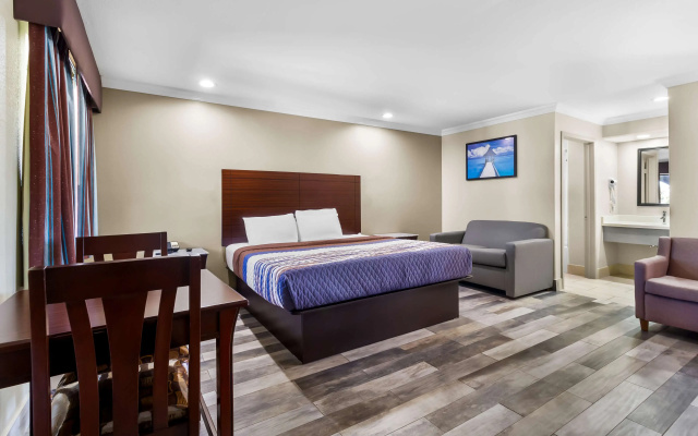 photo 3 of Americas Best Value Inn Houston Heights at I-45