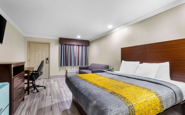 photo 5 of Americas Best Value Inn Houston Heights at I-45
