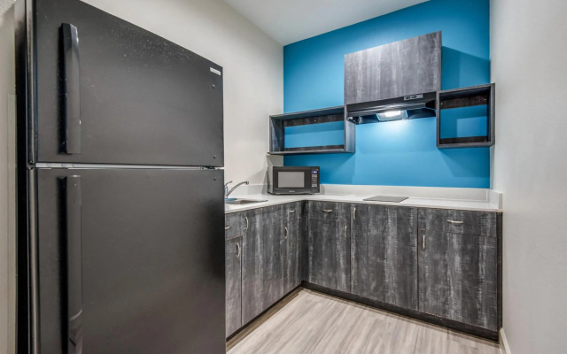 photo 2 of Americas Best Value Inn & Suites Houston at Hwy 6