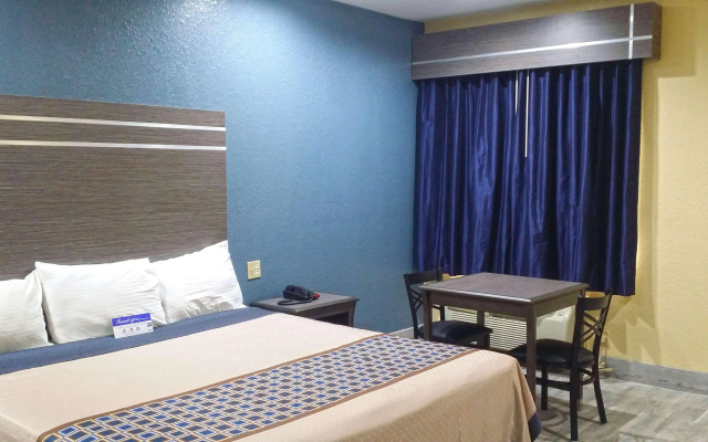 photo 3 of Americas Best Value Inn & Suites Houston NE