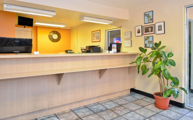 photo 3 of Americas Best Value Inn Wilmington