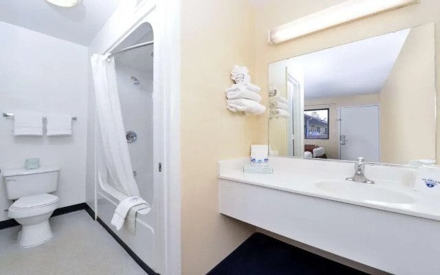 photo 5 of Americas Best Value Inn Wilmington