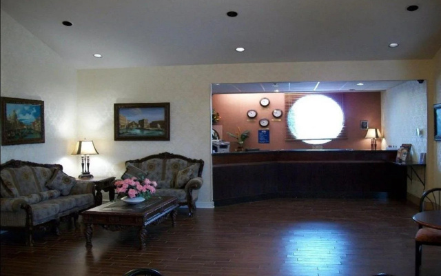 photo 2 of Americas Best Value Inn Romulus Detroit Airport