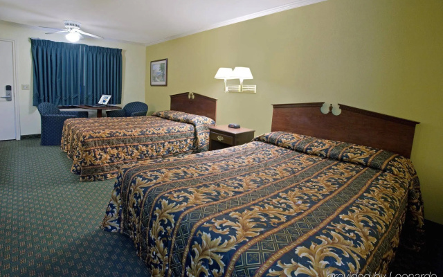 photo 3 of Laguna Inn & Suites