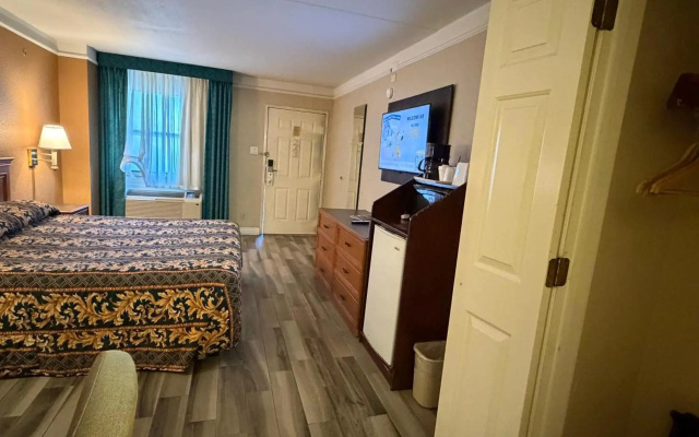 photo 5 of America's Inn Sugarland Stafford