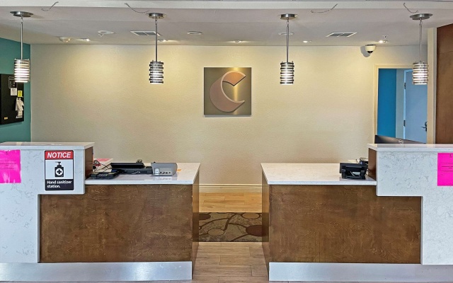 photo 2 of Comfort Inn & Suites Sarasota I75