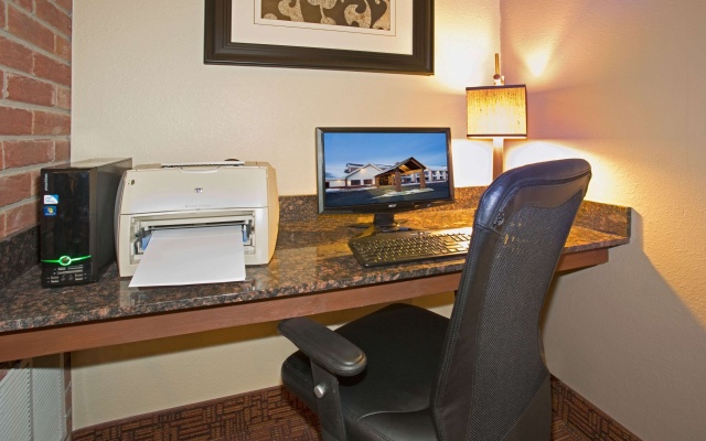 photo 4 of AmericInn by Wyndham New London