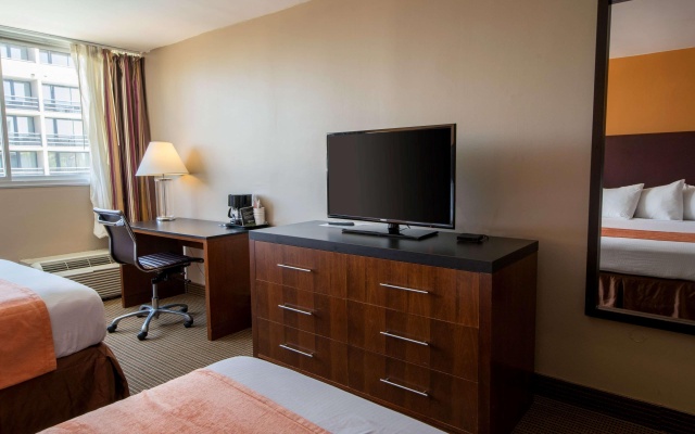 photo 2 of Howard Johnson by Wyndham Fullerton/Anaheim Conference Cntr