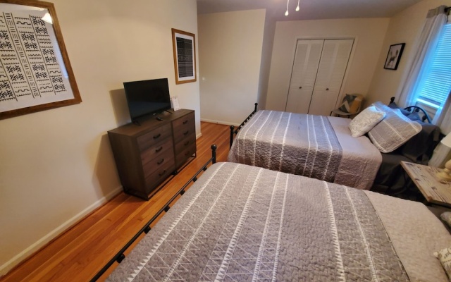 photo 5 of Andrea Abode 5 Bedroom Home by RedAwning