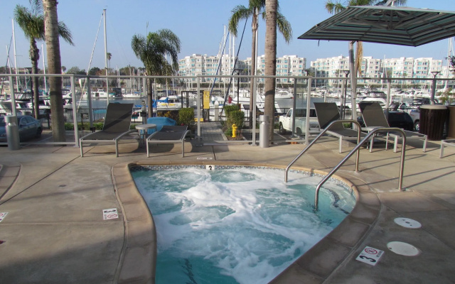 photo 2 of Apartment with Full Amenities - Miracle Mile