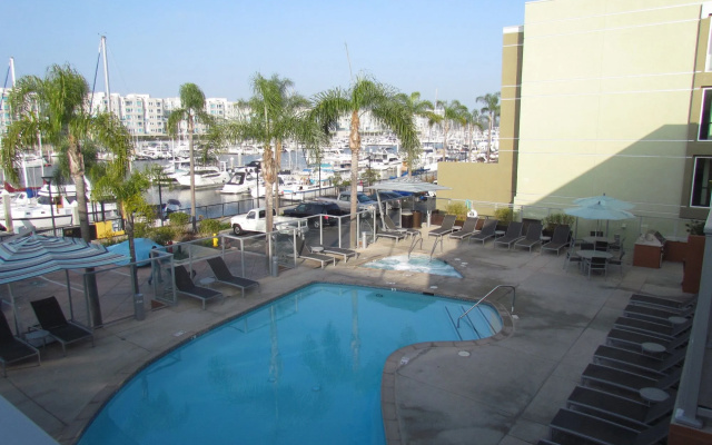 photo 3 of Apartment with Full Amenities - Miracle Mile