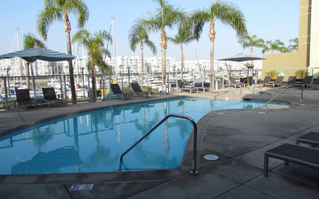 photo 4 of Apartment with Full Amenities - Miracle Mile