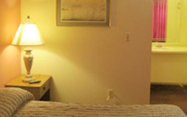 photo 2 of Aqua City Motel