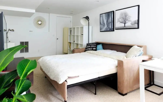 photo 2 of Argyle Basement Elegant 1 BR and Sofabed