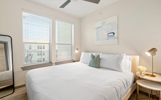 photo 2 of Arlington Artistic 2BD 2BA Apartment