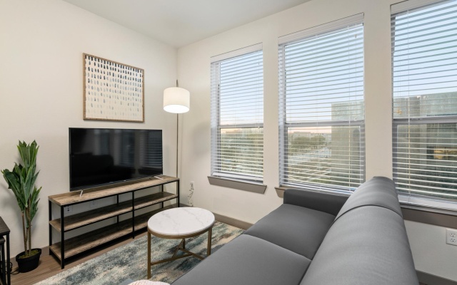 photo 5 of Arlington Artistic 2BD 2BA Apartment