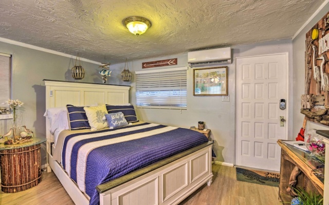 photo 2 of 8 Mi to Beaches: Artistic Bradenton Studio w/ Yard