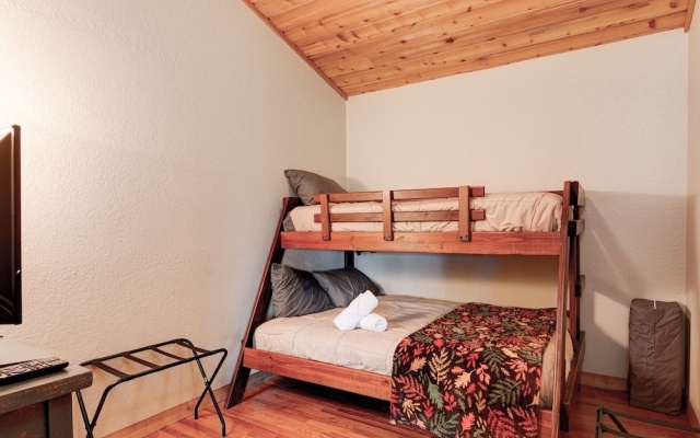 photo 5 of Asheville Town 3 Bedroom Cabin