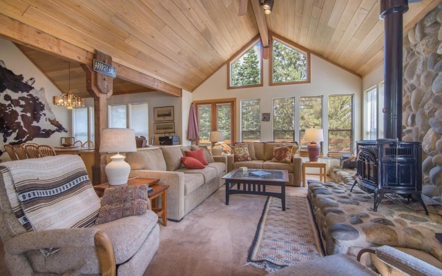 photo 2 of Atkin 4 Bedroom Holiday Home By Tahoe Truckee