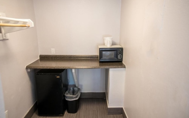 photo 2 of Atlantic Inn
