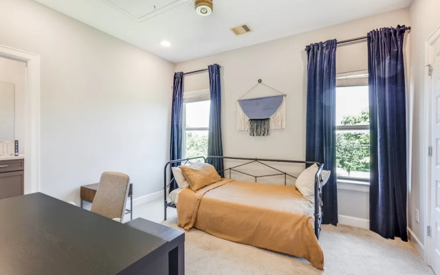 photo 5 of Attractive Midtown House 3br 3.5ba 3 Bedroom Home by RedAwning