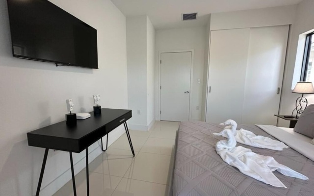 photo 4 of Lovely Wonderlux House 5BR by FL Keys MIA Marina