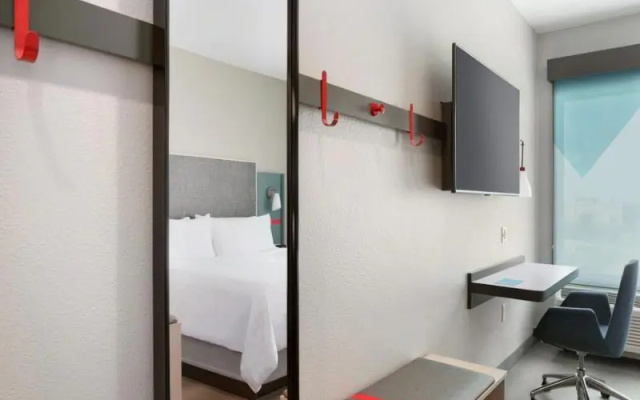 photo 2 of avid hotel Fayetteville West