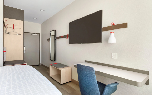 photo 2 of avid hotel Denver Airport Area by IHG