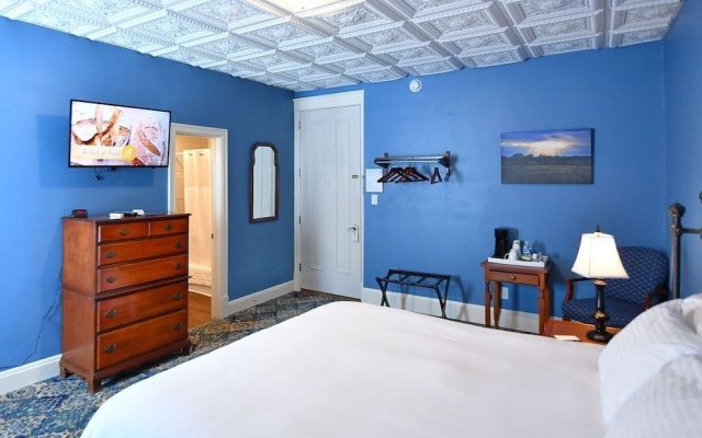 photo 2 of Avon Inn