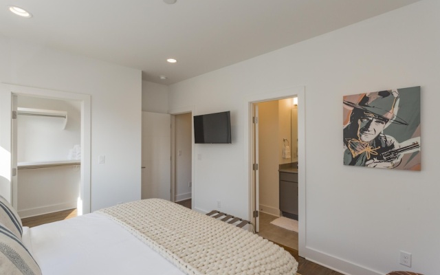 photo 4 of Bach Plex Sleep up to 48! Downtown Views & Tons of Outdoor Space!