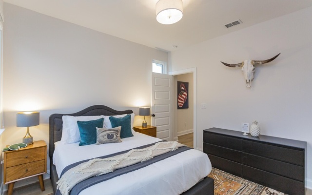 photo 2 of Bachelor/ette Buy 3 Nights get 4th Free Near Downtown Prn1