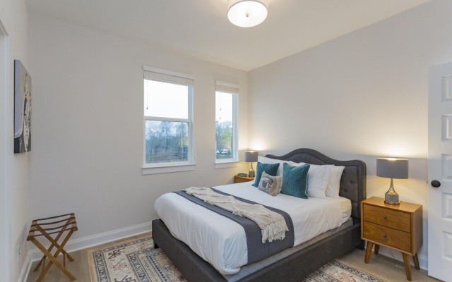 photo 4 of Bachelor/ette Buy 3 Nights get 4th Free Near Downtown Prn1