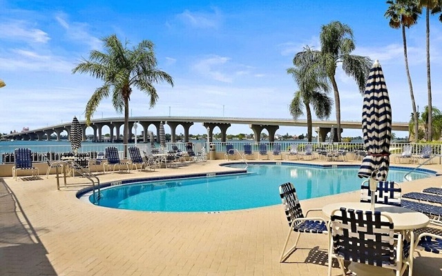 photo 2 of Bahia Vista 17-881 by Distinctive Beach Rentals