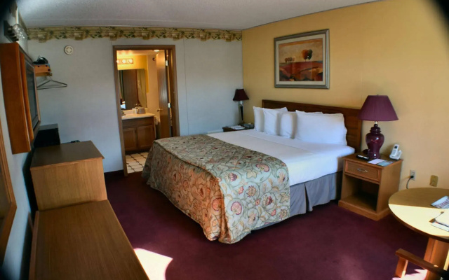 photo 5 of Baldknobbers Inn