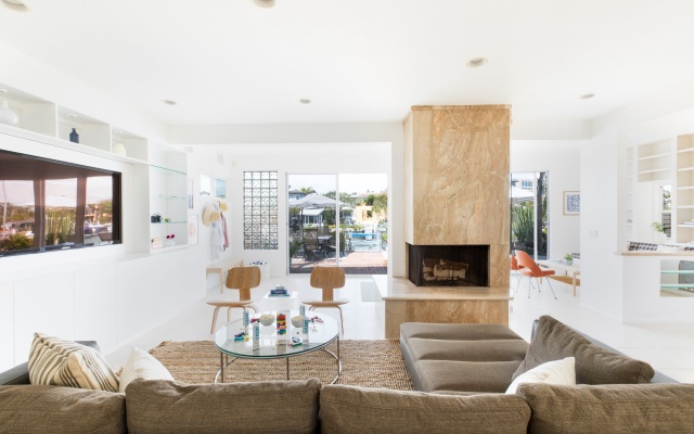 photo 4 of Bay Breeze by Avantstay Bayfront Home w/ Fire Pit & Private Dock in Balboa Peninsula