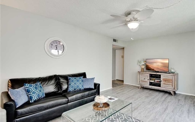 photo 2 of Bay Oaks D22 - Two Bedroom Condo