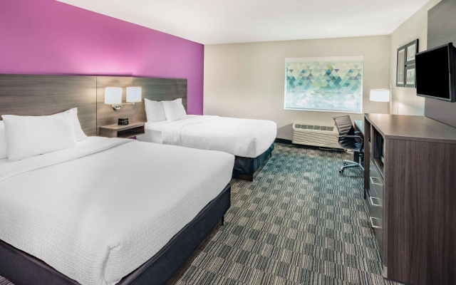 photo 5 of La Quinta Inn & Suites by Wyndham Houston Southwest