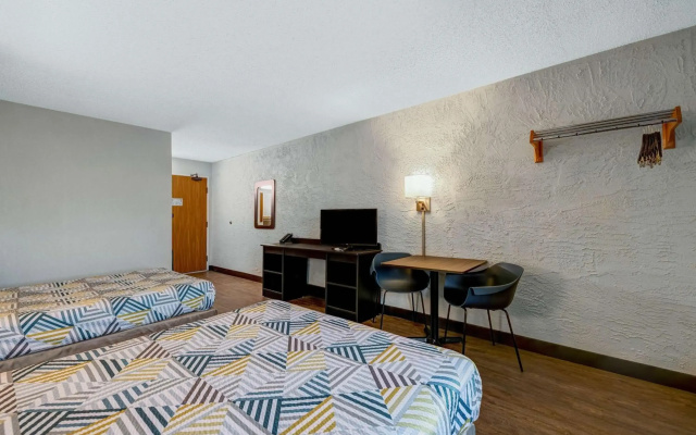 photo 3 of Motel 6 Elk Grove Village, IL - O'Hare