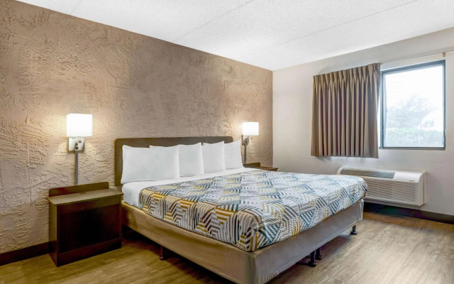 photo 4 of Motel 6 Elk Grove Village, IL - O'Hare