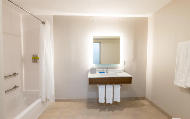 photo 3 of Holiday Inn Express Anaheim West by IHG