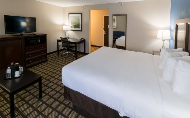 photo 4 of Baymont by Wyndham Detroit Airport/Romulus