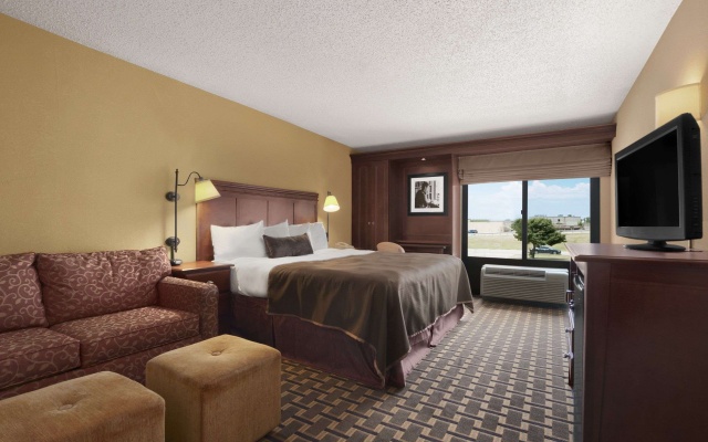 photo 2 of Baymont by Wyndham Lewisville