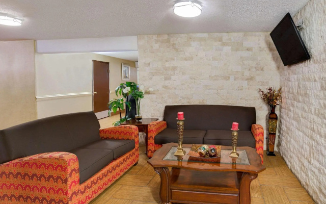 photo 3 of Baymont Inn & Suites Charlotte-Airport Coliseum