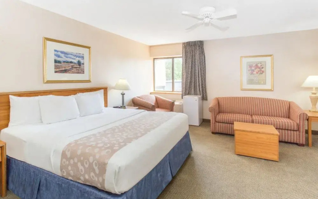 photo 4 of Baymont Inn & Suites Davenport
