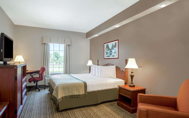 photo 4 of Comfort Inn Lafayette North I-10