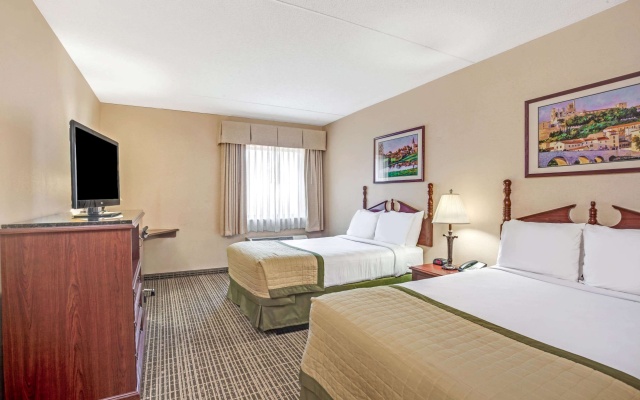 photo 4 of Baymont by Wyndham Louisville Airport South