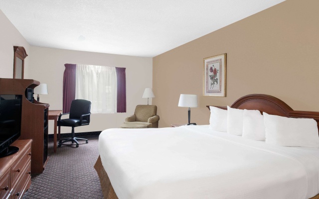 photo 5 of Baymont Inn & Suites by Wyndham San Marcos Outlet Malls